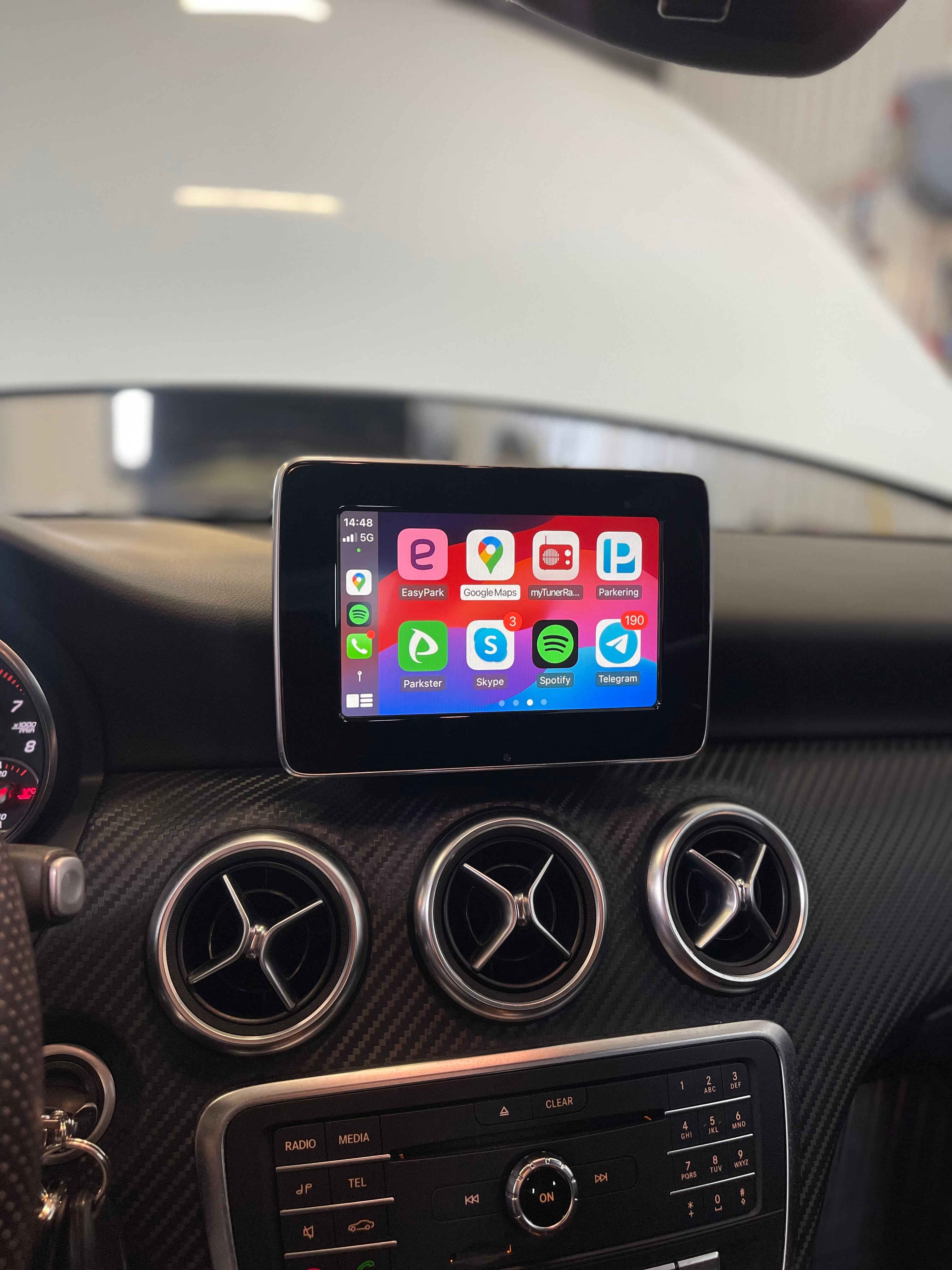 Mercedes Apple CarPlay / Android Auto