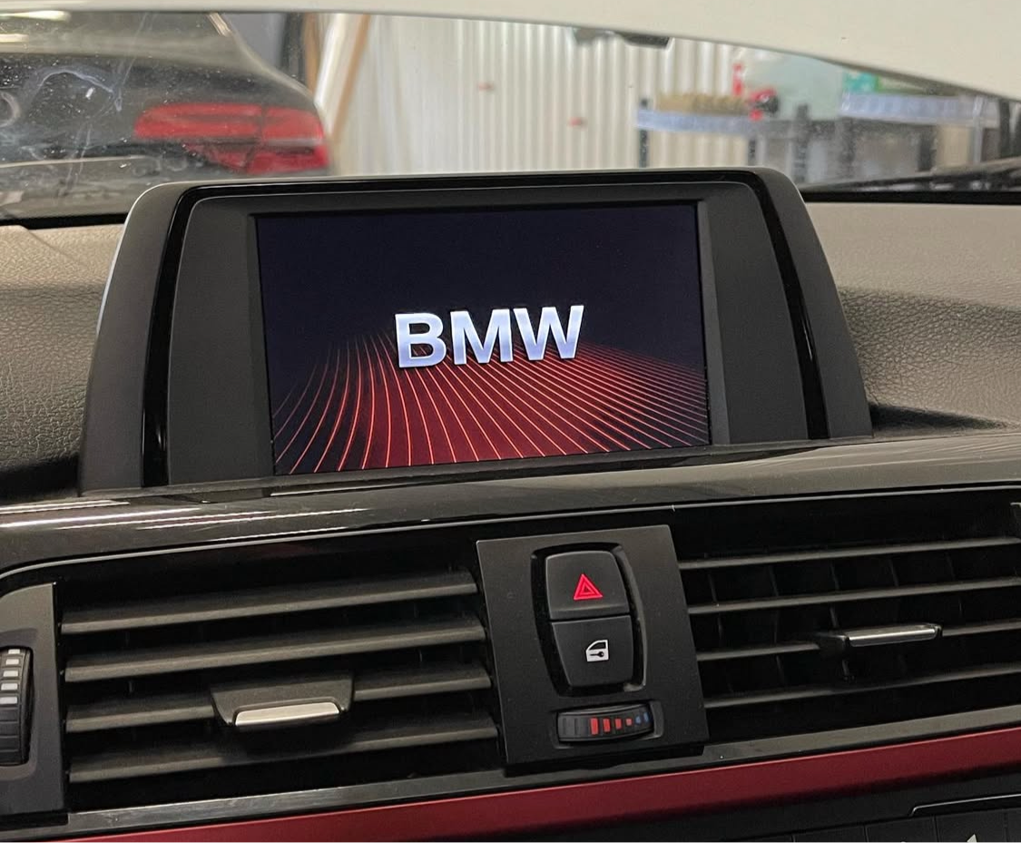 BMW huvudenhet reparation