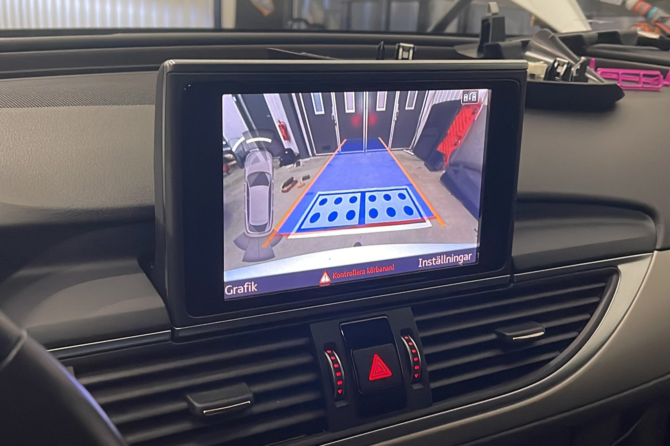Eftermontering av backkamera Audi