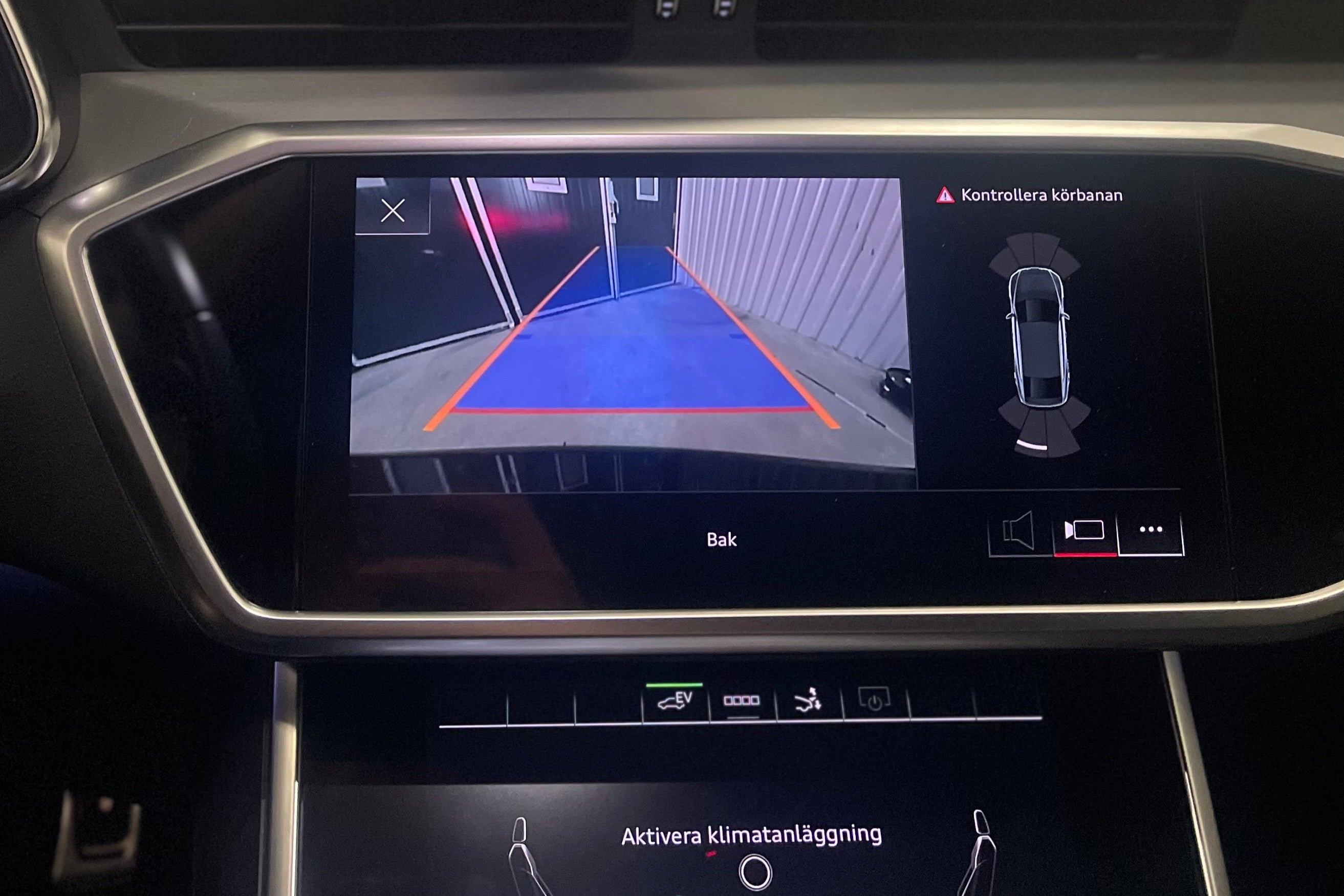 Eftermontering av backkamera Audi